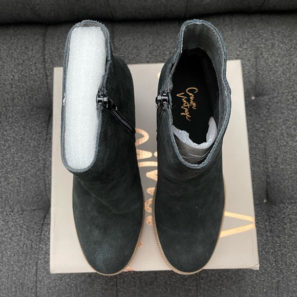 Never Worn Crown Vintage Suede Ankle Boot Size 8.5 - Picture 4 of 5